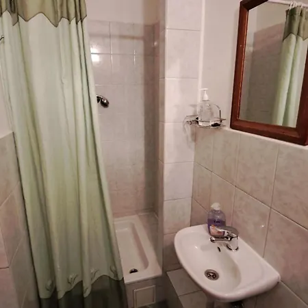 Hubert Hotel *